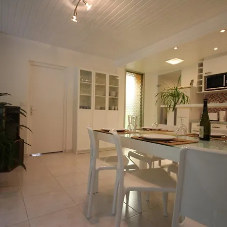 Contemporain Avec Jardin Et Parking A - Fr-1-306-1309 La Chapelle-Sur-Erdre